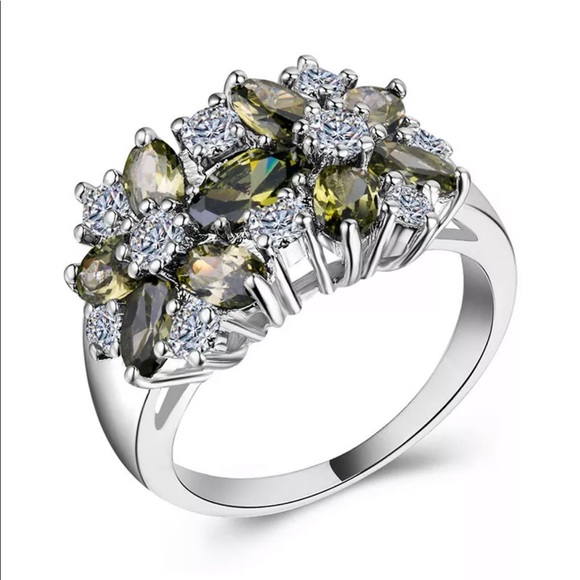 Jewelry - New 925 Silver Beautiful Flower Emerald 💍 Ring